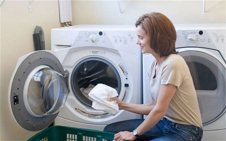 Cách vệ sinh máy giặt cửa trước electrolux