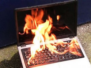 Nguy Cơ Gây Cháy Nổ Pin Laptop Khi Làm Việc Tại Nhà Ngày Giãn Cách 2021 Nguy Cơ Gây Cháy Nổ Pin Laptop Khi Làm Việc Tại Nhà Ngày Giãn Cách 2021