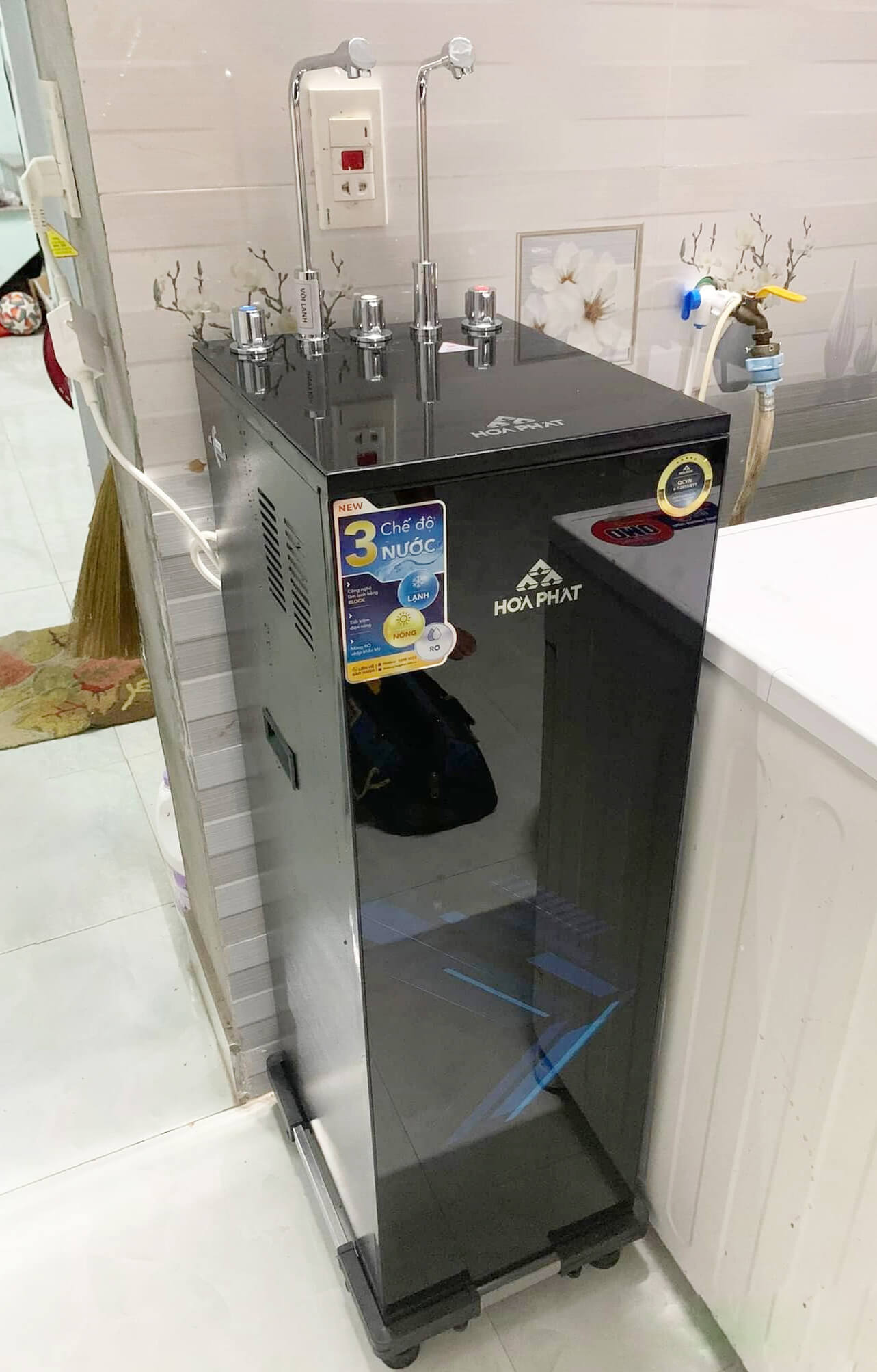 Hình ảnh thực tế máy lọc nước RO nóng lạnh Hòa Phát HWBS2A1021
