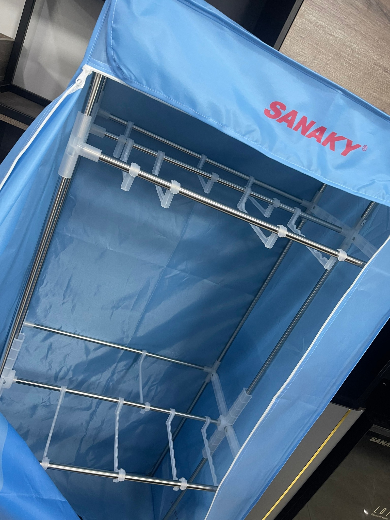 Hình ảnh bên trong máy sấy quần áo Sanaky SNK-V2THNK