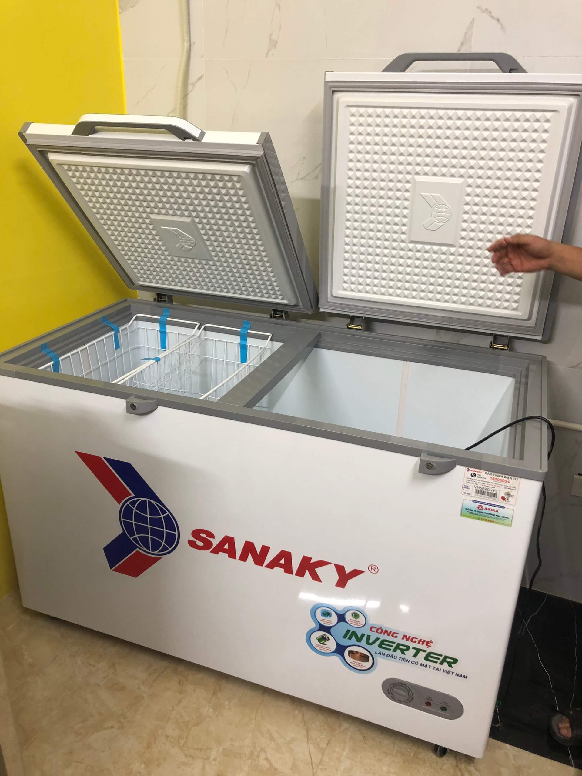 Tủ đông Inverter Sanaky VH-5699HY3